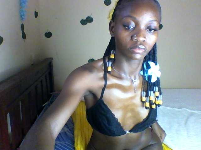 Luna-Noir live cam on BongaCams