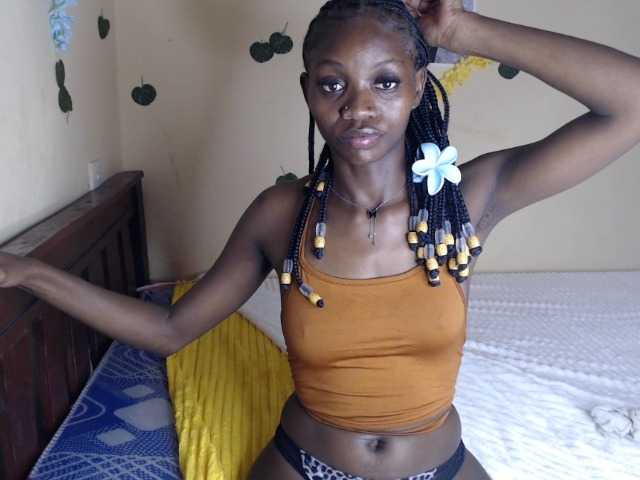 Luna-Noir live cam on BongaCams