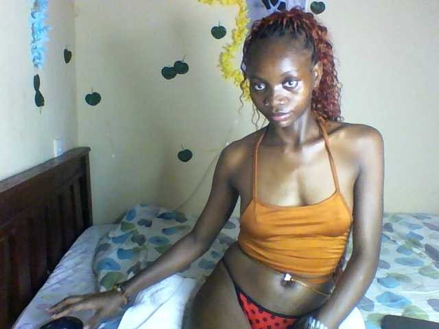 Luna-Noir live cam on BongaCams