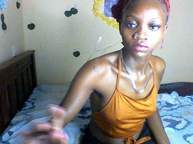 Luna-Noir live cam on BongaCams