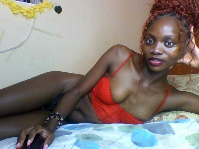 Luna-Noir live cam on BongaCams