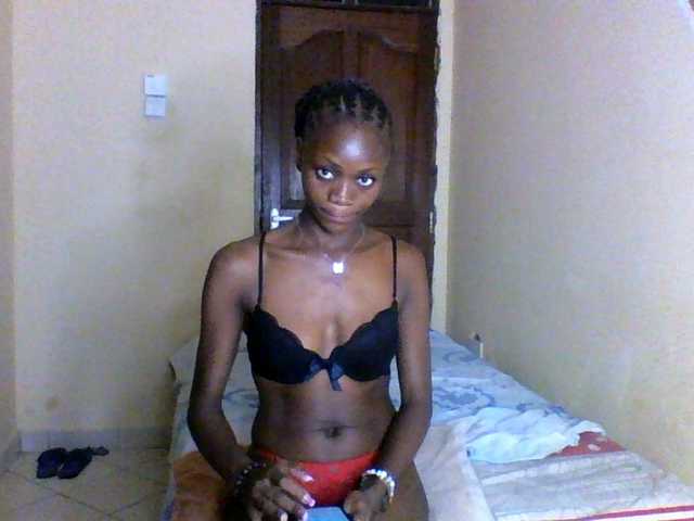 Luna-Noir live cam on BongaCams