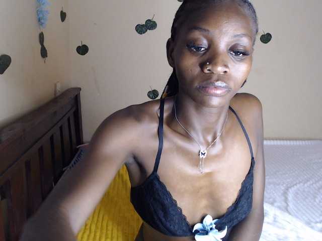 Luna-Noir live cam on BongaCams
