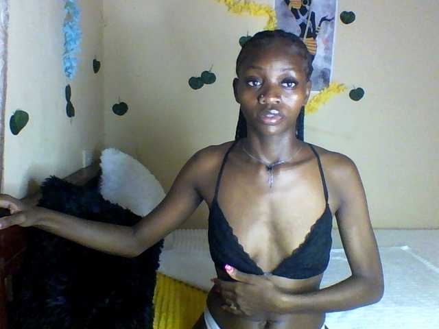 Luna-Noir live cam on BongaCams