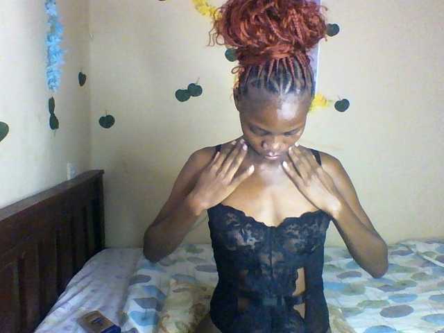 Luna-Noir live cam on BongaCams