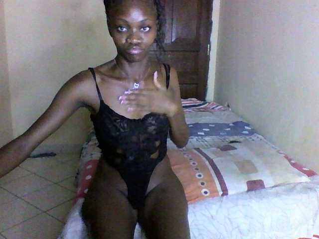 Luna-Noir live cam on BongaCams