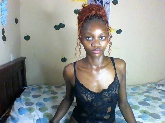 Luna-Noir live cam on BongaCams
