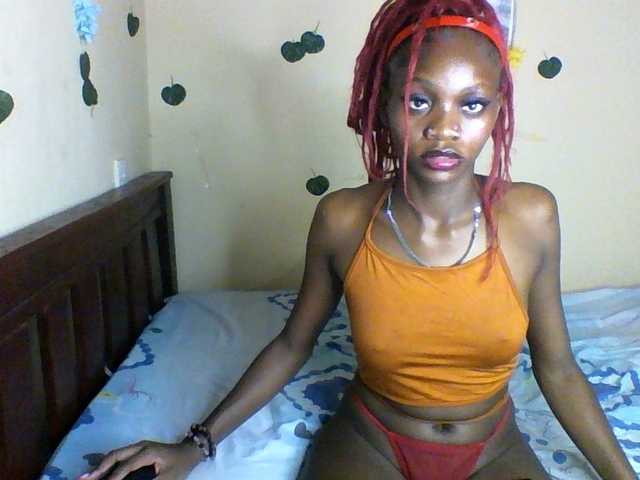 Luna-Noir live cam on BongaCams