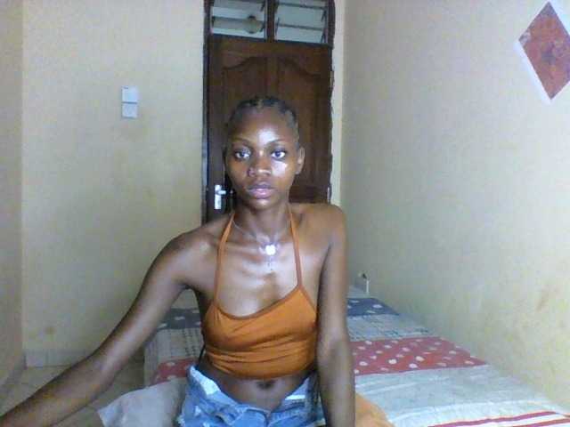 Luna-Noir live cam on BongaCams
