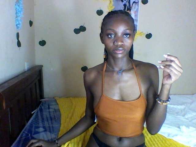 Luna-Noir live cam on BongaCams