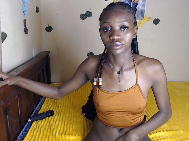 Luna-Noir live cam on BongaCams