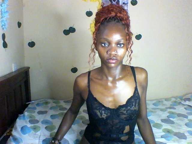 Luna-Noir live cam on BongaCams