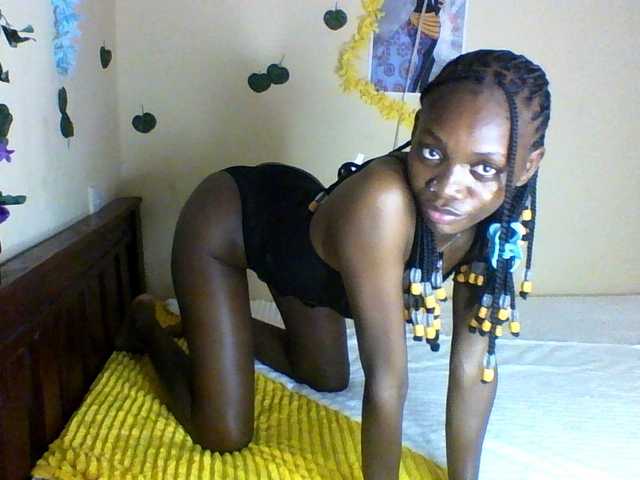 Luna-Noir live cam on BongaCams
