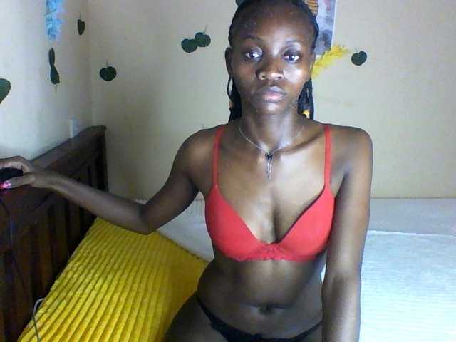 Luna-Noir live cam on BongaCams