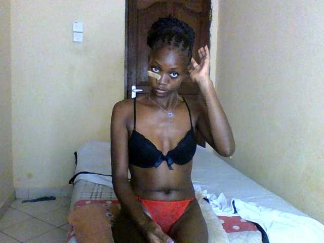 Luna-Noir live cam on BongaCams