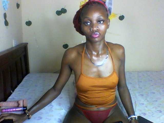 Luna-Noir live cam on BongaCams