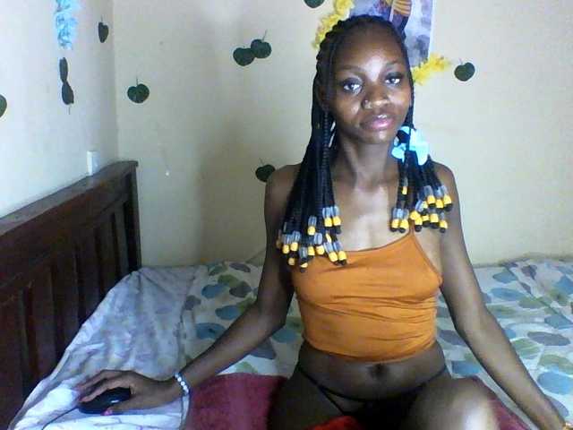 Luna-Noir live cam on BongaCams