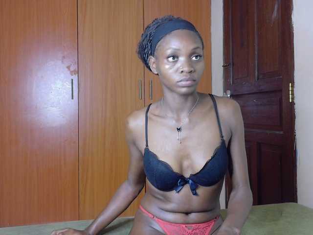 Luna-Noir live cam on BongaCams