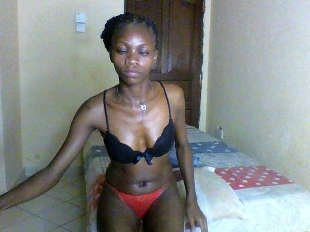 Luna-Noir live cam on BongaCams