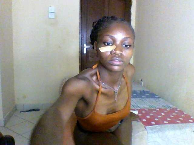 Luna-Noir live cam on BongaCams