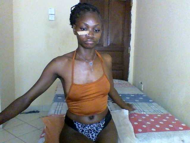 Luna-Noir live cam on BongaCams