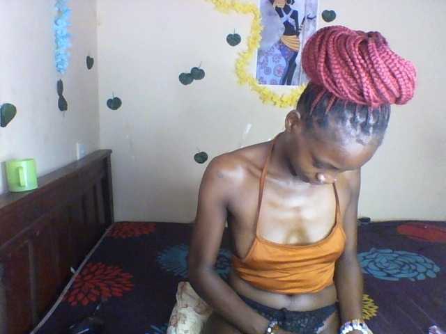 Luna-Noir live cam on BongaCams