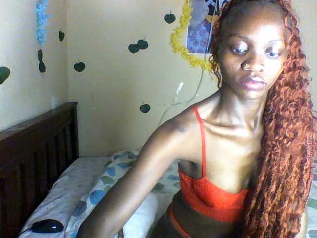 Luna-Noir live cam on BongaCams