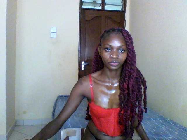 Luna-Noir live cam on BongaCams