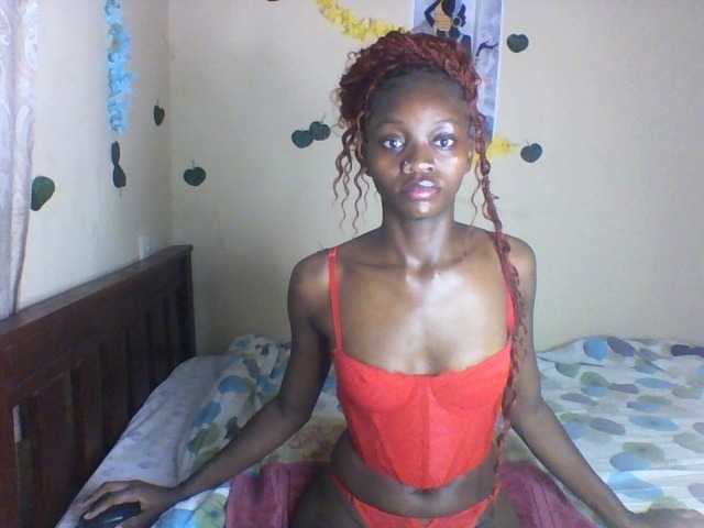 Luna-Noir live cam on BongaCams