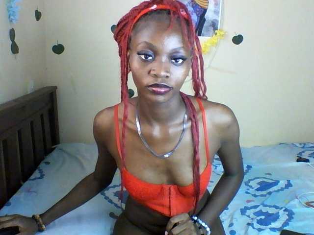 Luna-Noir live cam on BongaCams