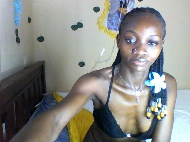 Luna-Noir live cam on BongaCams