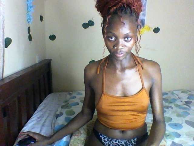 Luna-Noir live cam on BongaCams