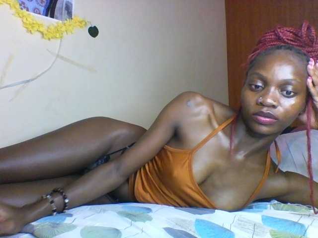 Luna-Noir live cam on BongaCams
