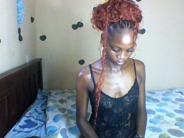 Luna-Noir live cam on BongaCams
