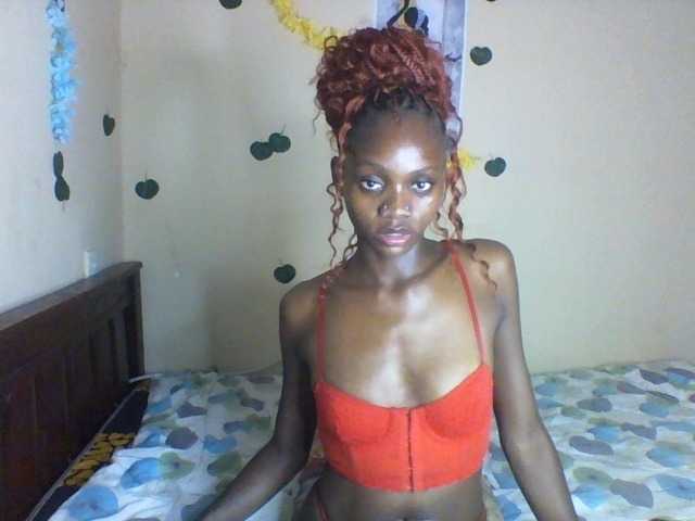 Luna-Noir live cam on BongaCams