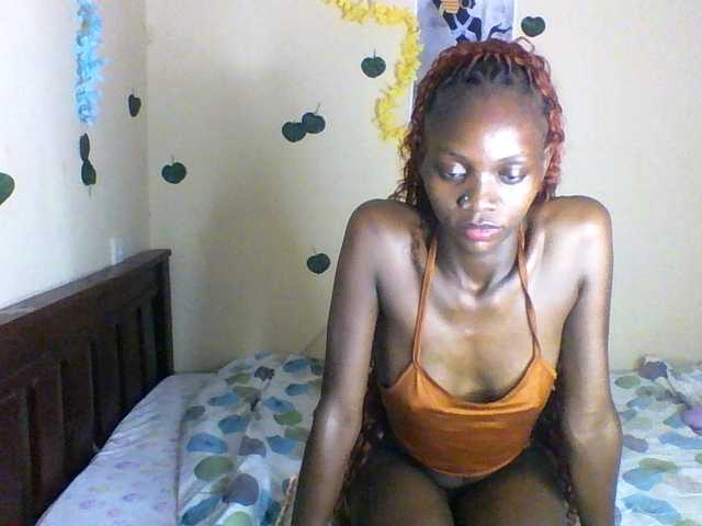 Luna-Noir live cam on BongaCams