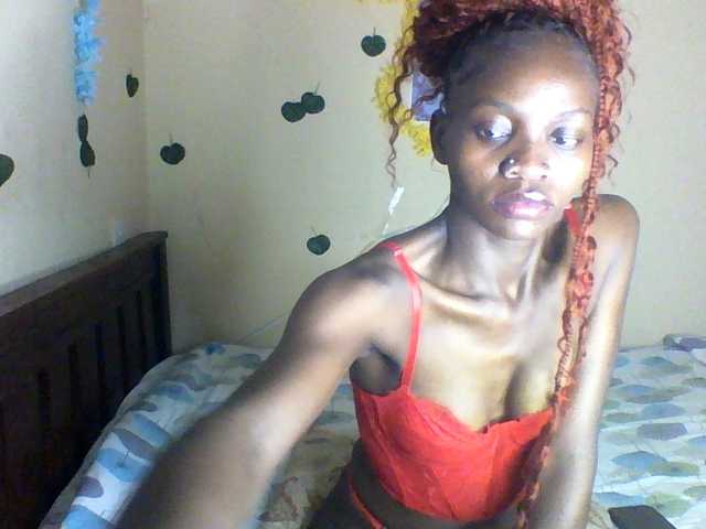 Luna-Noir live cam on BongaCams