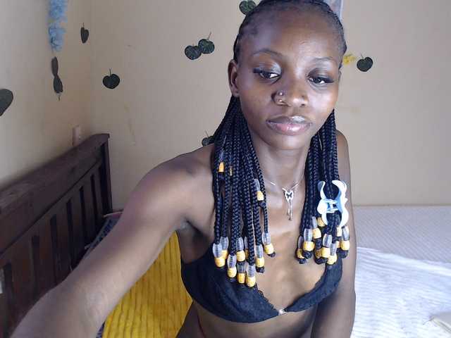 Luna-Noir live cam on BongaCams