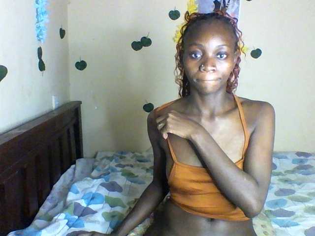 Luna-Noir live cam on BongaCams