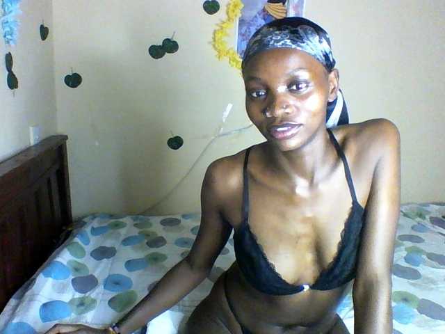 Luna-Noir live cam on BongaCams