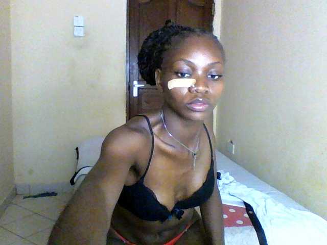 Luna-Noir live cam on BongaCams