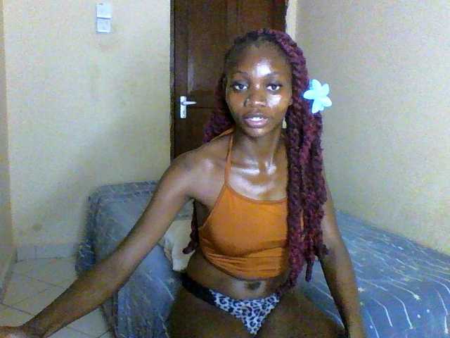Luna-Noir live cam on BongaCams