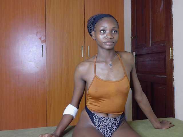 Luna-Noir live cam on BongaCams