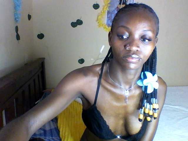 Luna-Noir live cam on BongaCams