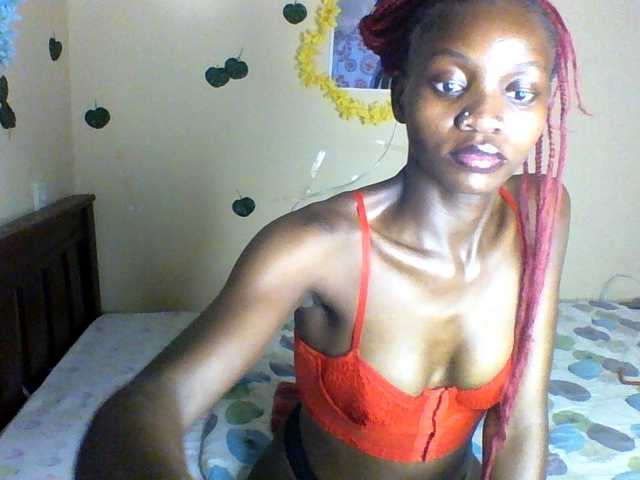 Luna-Noir live cam on BongaCams