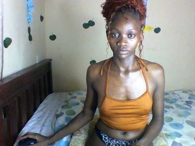 Luna-Noir live cam on BongaCams