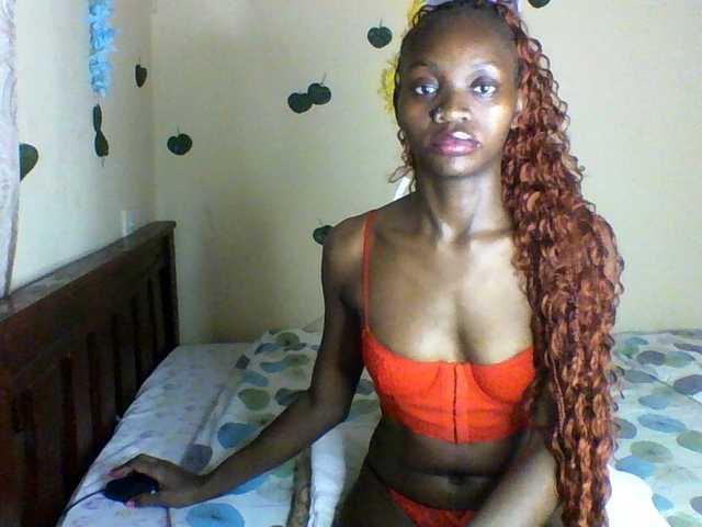 Luna-Noir live cam on BongaCams