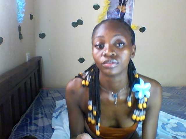 Luna-Noir live cam on BongaCams