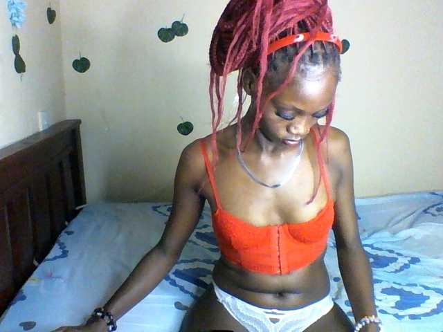 Luna-Noir live cam on BongaCams