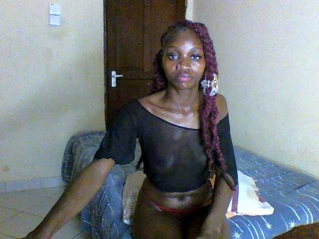 Luna-Noir live cam on BongaCams